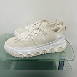 Womens UGG Captrail Low - Light Beige Size 10M US‎ [1161830]